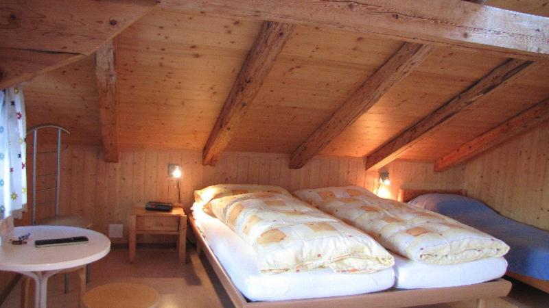 Esthers Guesthouse Gimmelwald Room photo