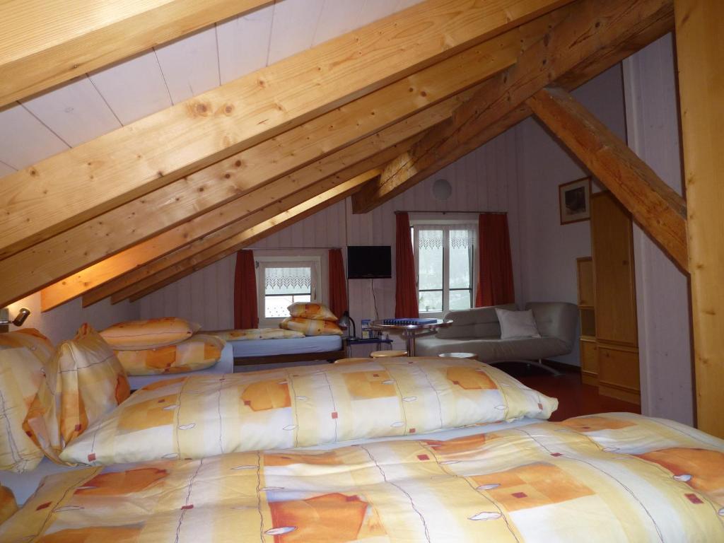 Esthers Guesthouse Gimmelwald Room photo