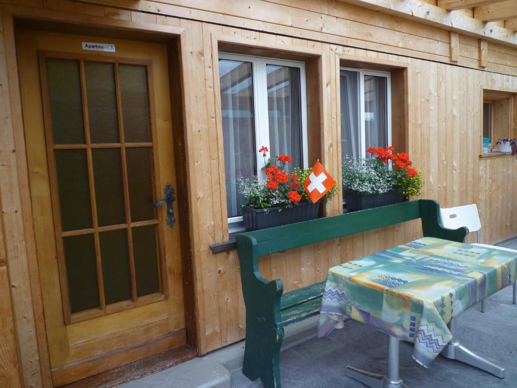 Esthers Guesthouse Gimmelwald Room photo