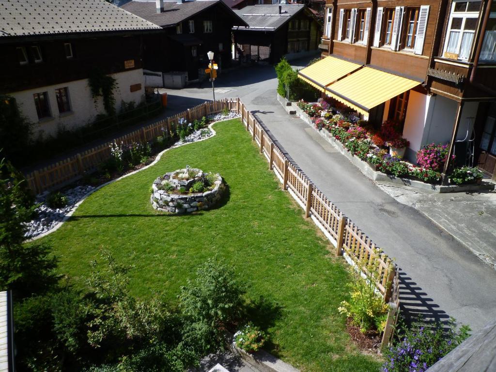 Esthers Guesthouse Gimmelwald Exterior photo