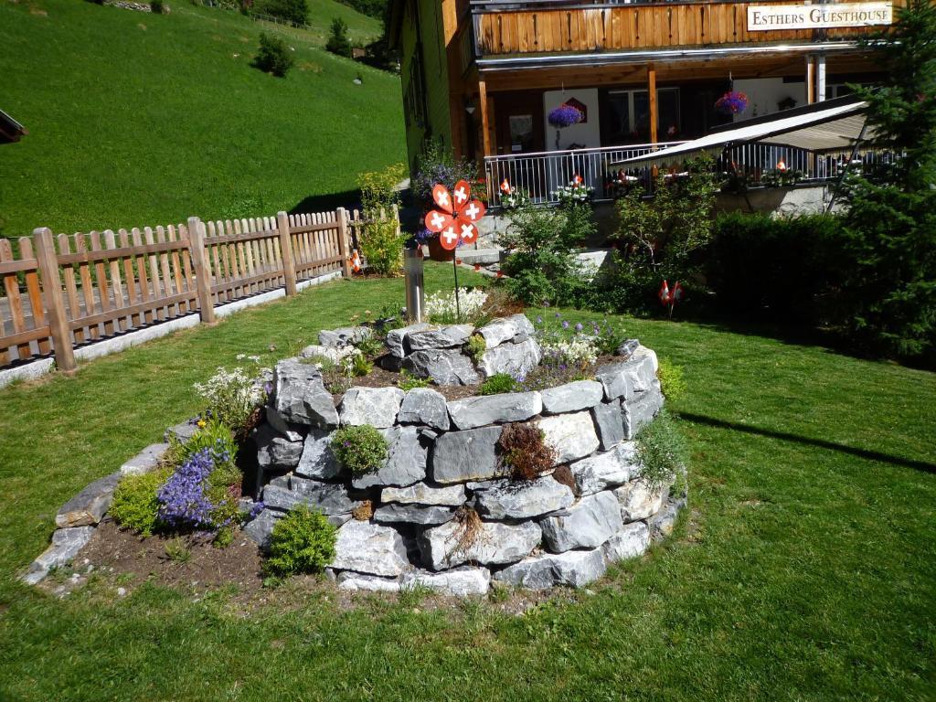 Esthers Guesthouse Gimmelwald Exterior photo