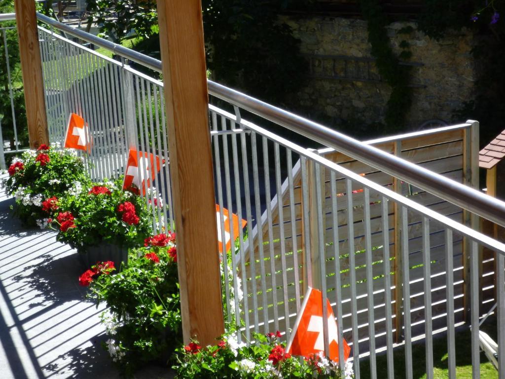 Esthers Guesthouse Gimmelwald Exterior photo