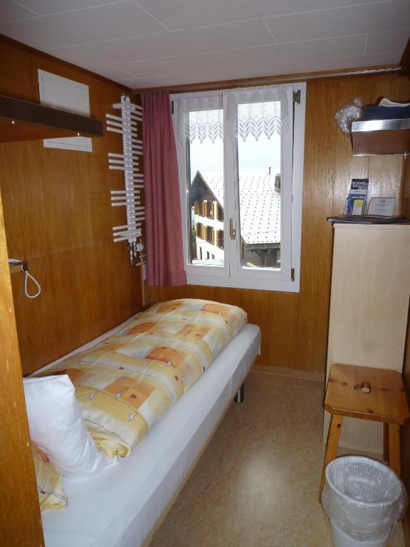 Esthers Guesthouse Gimmelwald Room photo