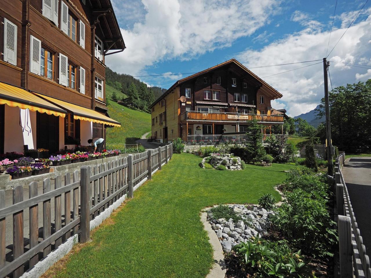 Esthers Guesthouse Gimmelwald Exterior photo