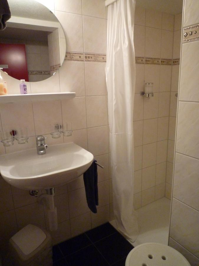 Esthers Guesthouse Gimmelwald Room photo